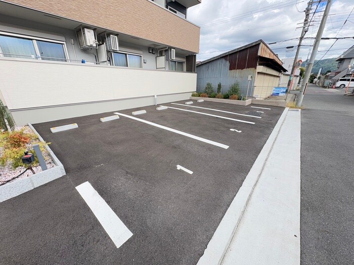 物件外観写真4　(駐車場)