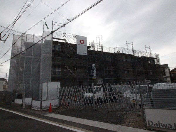 建築中