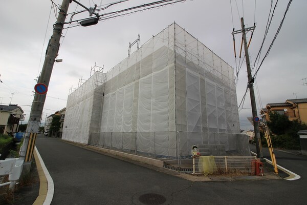 建築中