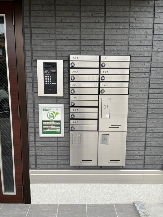 物件外観写真4　(エントランス部分)