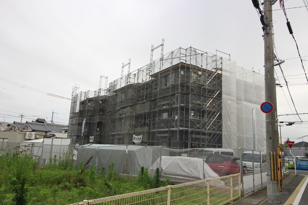 建築中