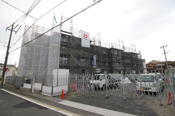 建築中