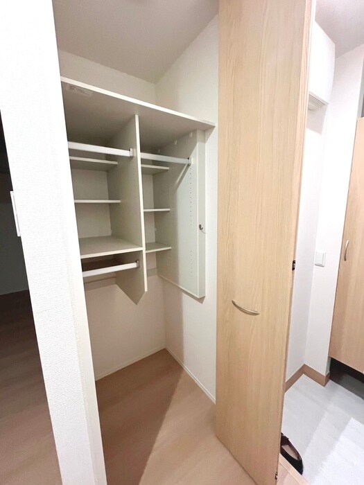 物件内観写真12　(収納)