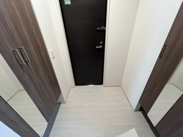 物件内観写真15　(玄関)