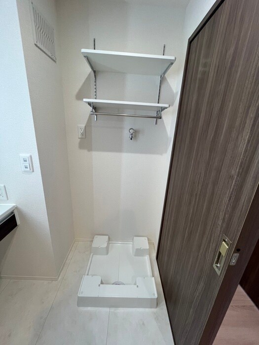 物件内観写真18　(洗濯機置場)