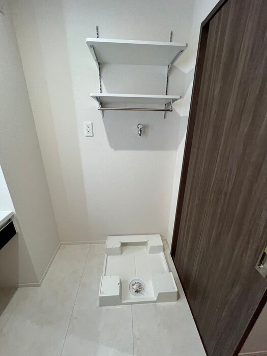 物件内観写真18　(洗濯機置場)