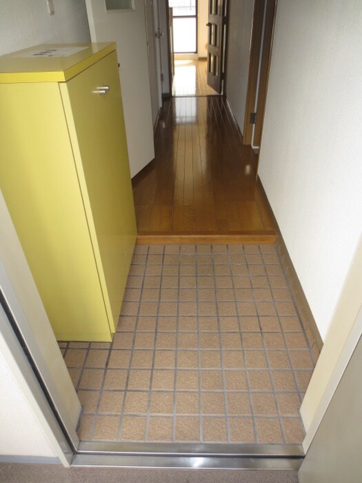 物件内観写真16　(玄関)