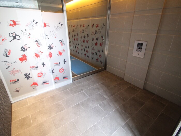 物件外観写真4　(エントランス部分)