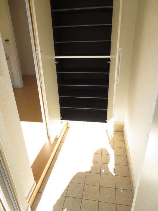 物件内観写真7　(玄関)