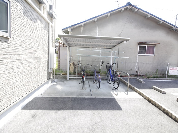 物件外観写真4　(駐輪場)