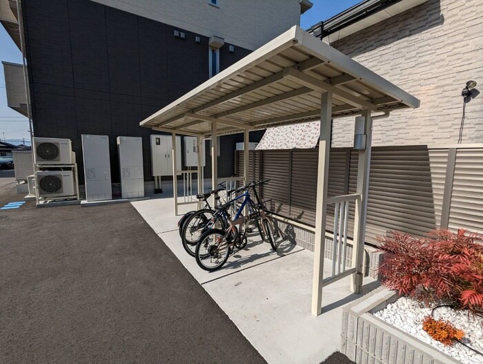 物件外観写真6　(駐輪場)