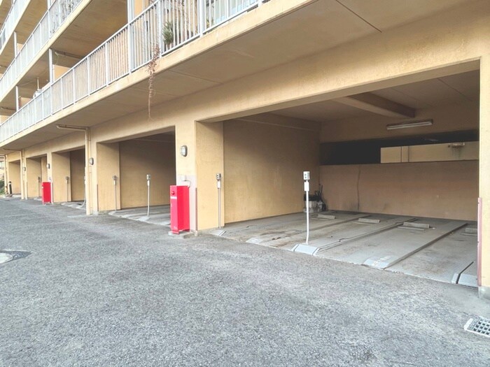 物件外観写真5　(駐車場)