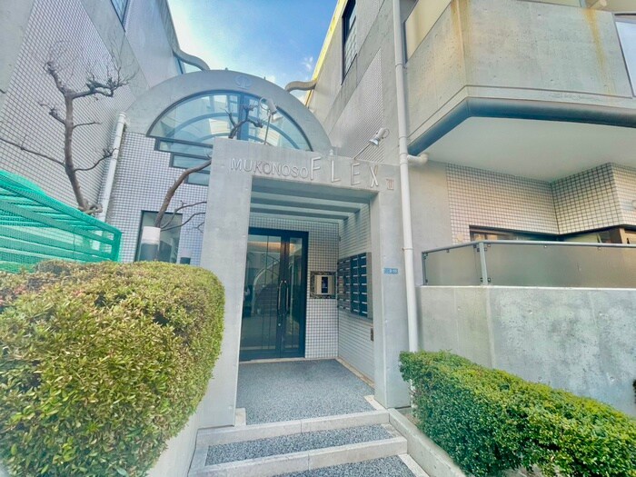 物件外観写真5　(エントランス部分)