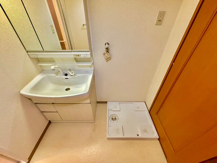 物件内観写真12　(洗濯機置場)