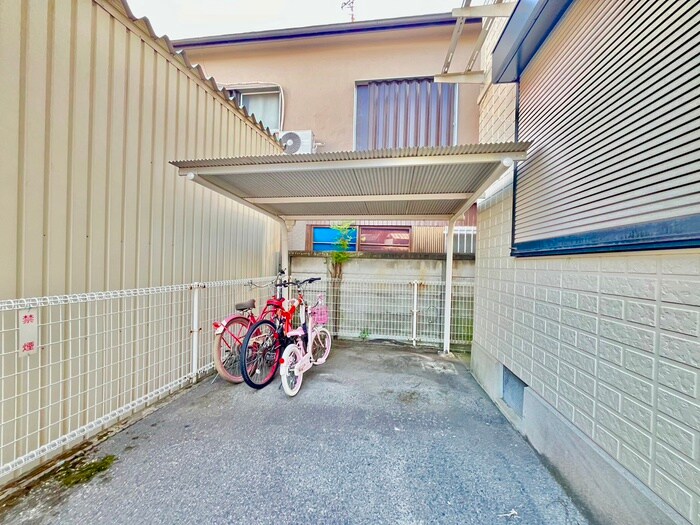 物件外観写真3　(駐輪場)