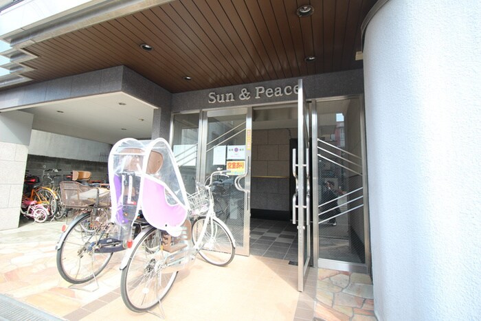 物件外観写真4　(エントランス部分)