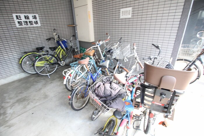 物件外観写真6　(駐輪場)