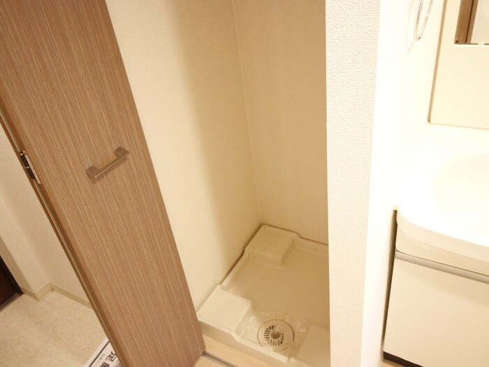 物件内観写真9　(洗濯機置場)