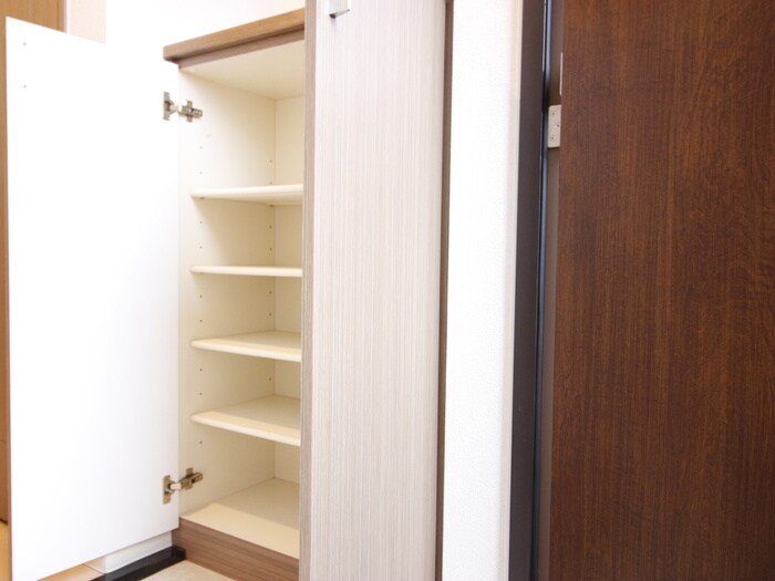 物件内観写真10　(靴箱)