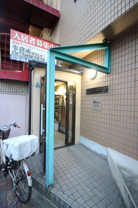 物件外観写真4　(エントランス部分)