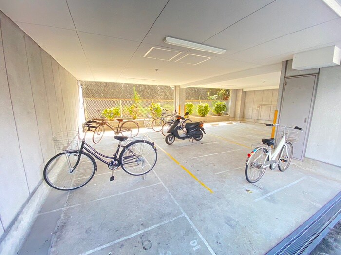 物件外観写真3　(駐輪場)