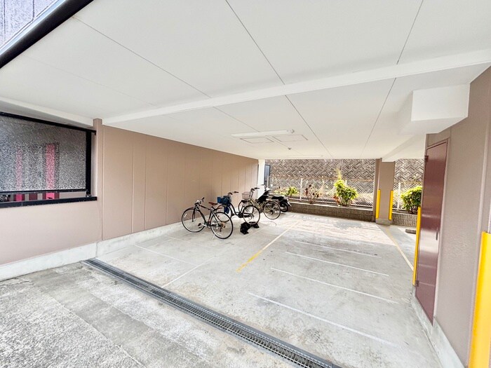 物件外観写真3　(駐輪場)
