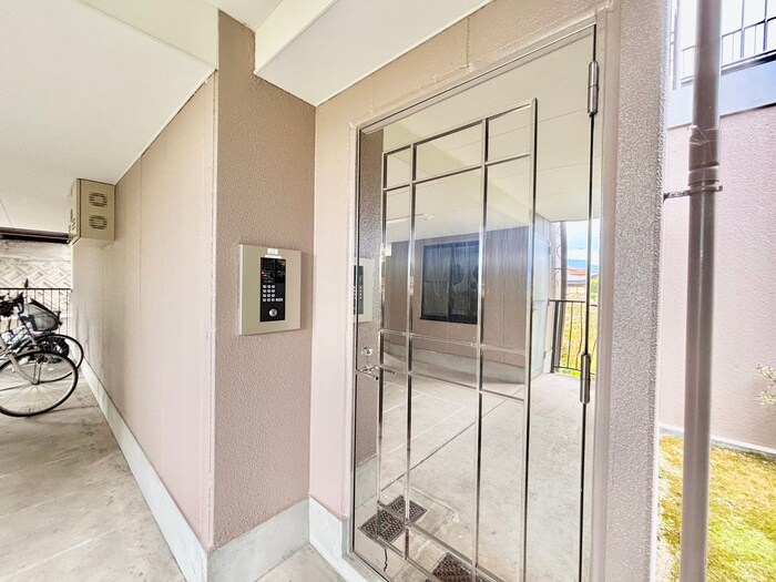 物件外観写真4　(エントランス部分)