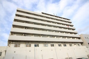 サンプラザ総持寺外観写真
