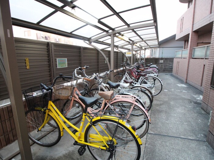 物件外観写真6　(駐車場)