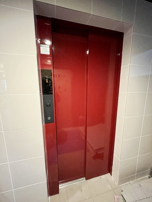 物件外観写真6　(エントランス部分)