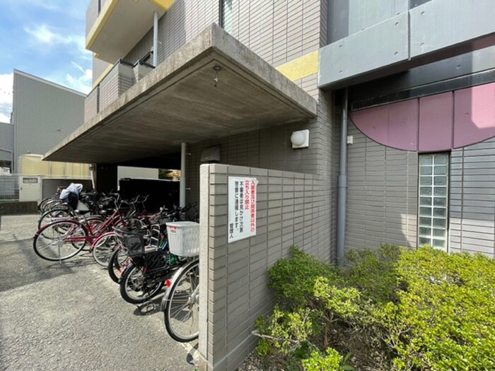 物件外観写真5　(駐輪場)