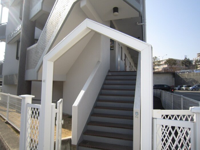 物件外観写真3　(エントランス部分)