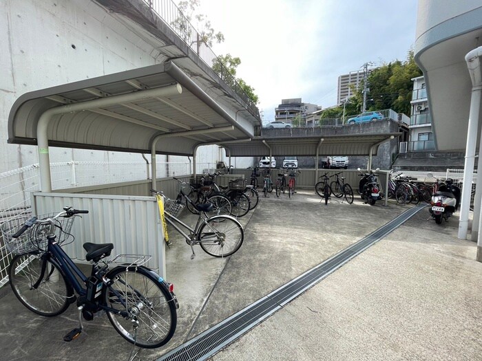 物件外観写真5　(駐輪場)