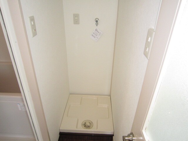 物件内観写真9　(洗濯機置場)