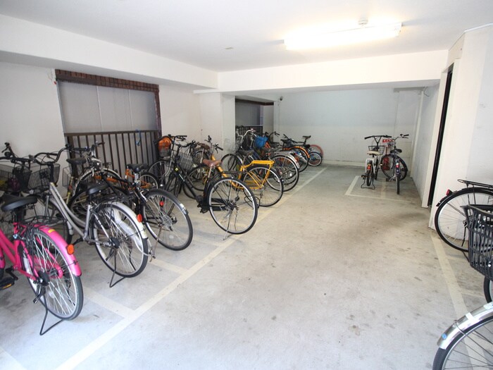 物件外観写真5　(駐輪場)