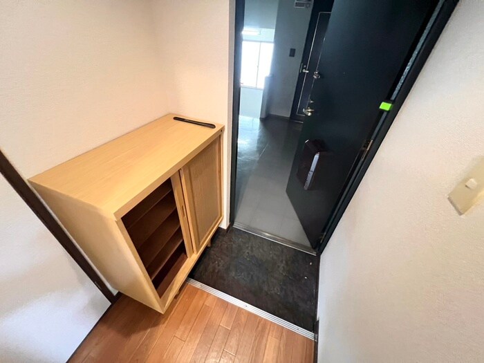 物件内観写真7　(玄関)