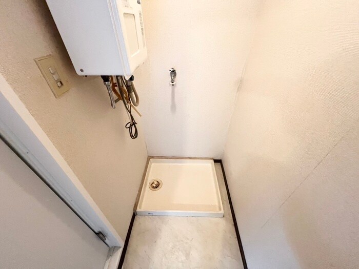 物件内観写真10　(洗濯機置場)