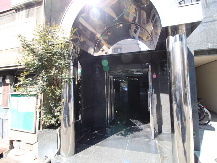 物件外観写真3　(エントランス部分)