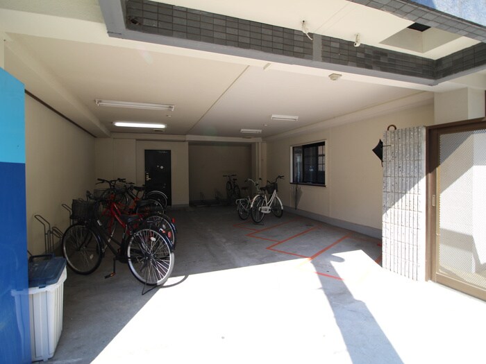 物件外観写真5　(駐輪場)