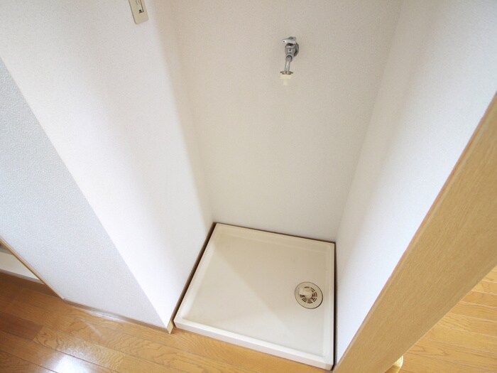 物件内観写真14　(洗濯機置場)