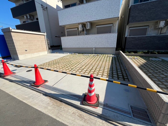 物件外観写真6　(駐車場)