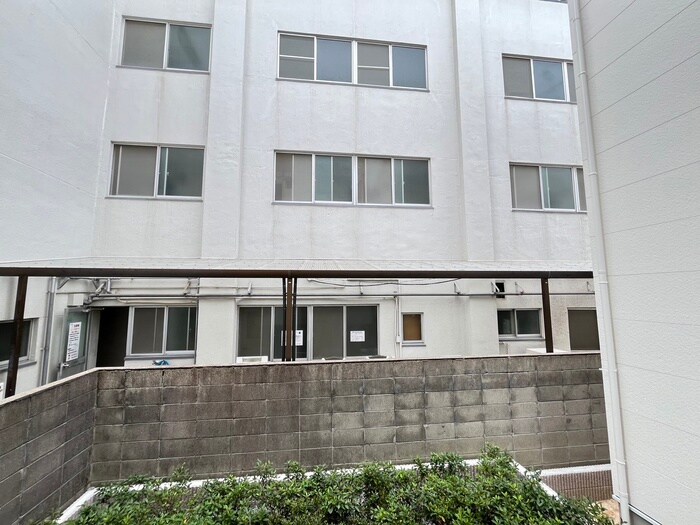 物件内観写真17　(室内からの展望)