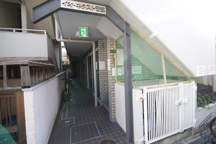 物件外観写真2　(エントランス部分)