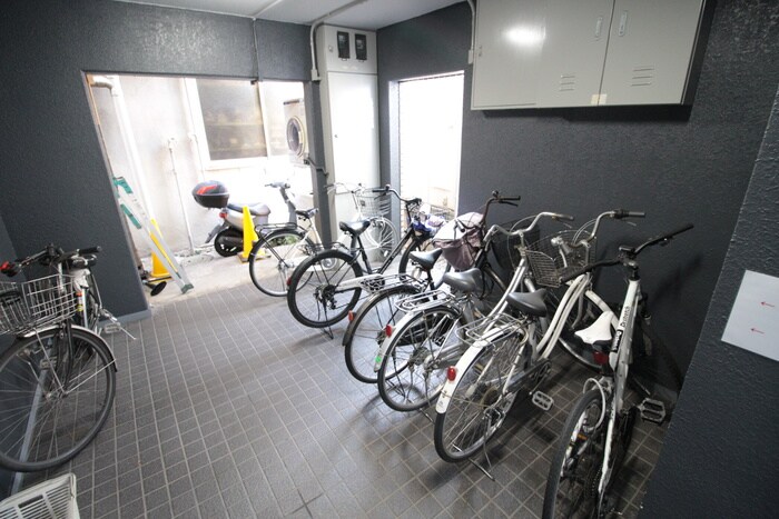 物件外観写真3　(駐輪場)