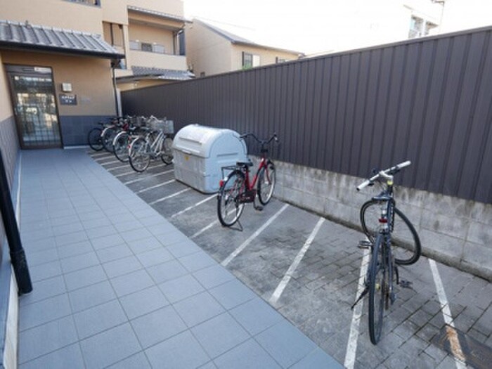 物件外観写真3　(駐輪場)
