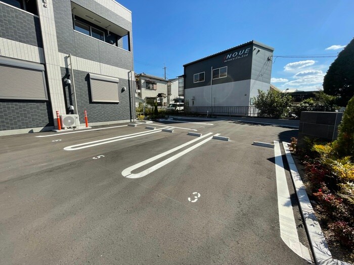 物件外観写真4　(駐車場)