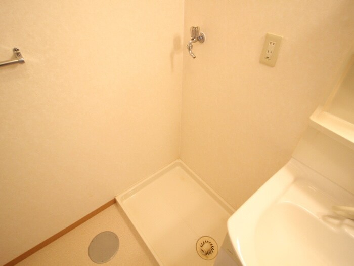 物件内観写真8　(洗濯機置場)