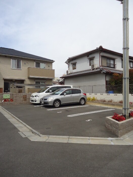 物件外観写真6　(駐車場)