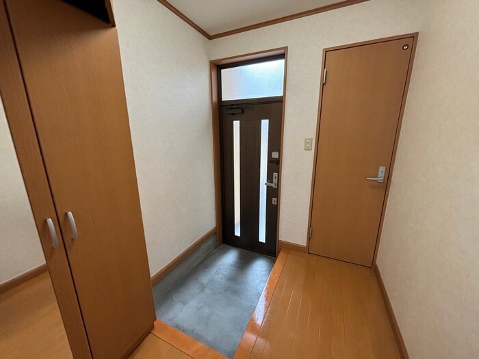 物件内観写真13　(玄関)