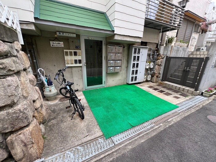 物件外観写真3　(駐輪場)